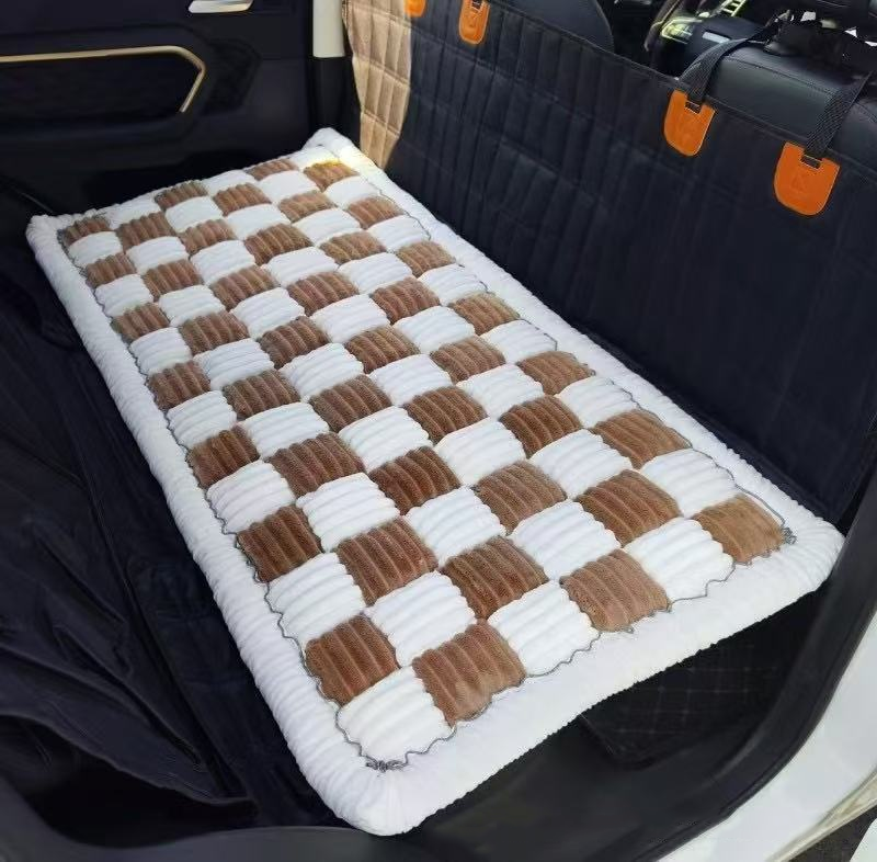 Sleeping Car Mat Pet Thickened Seat Pad Car Back Seat Checkered Dog Bed In Stock Factory Wholesale